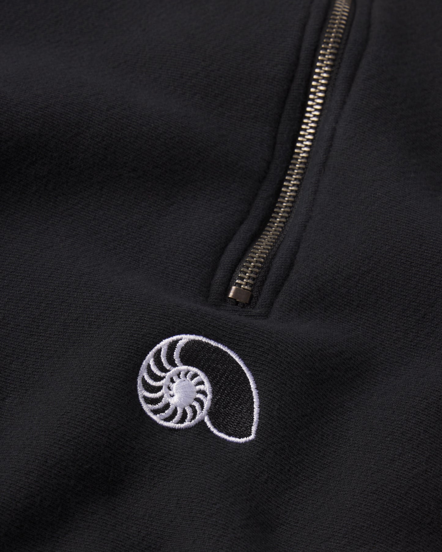 HALF ZIP SWEATSHIRT
