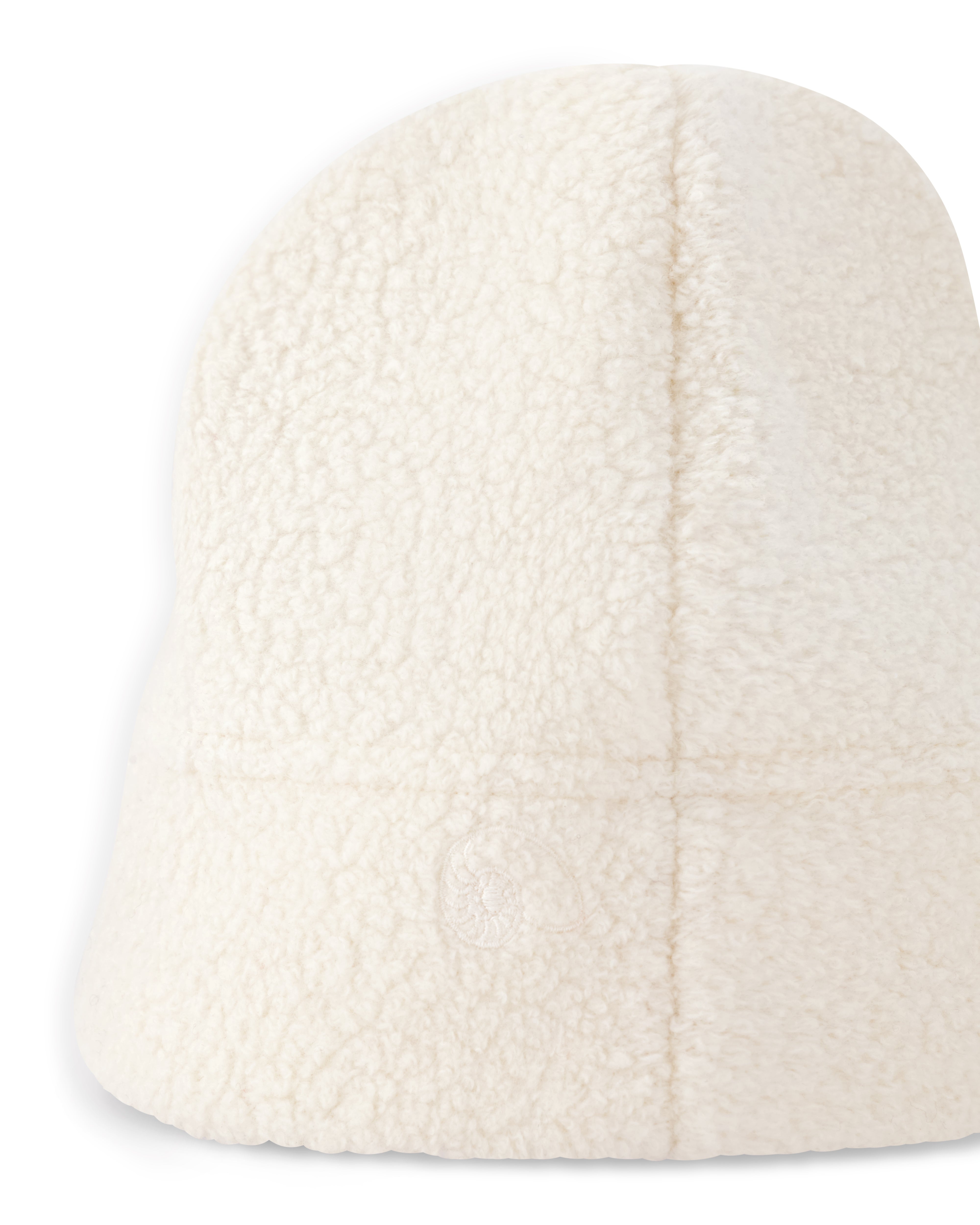 ハーリップトゥBoucle Knit Cap（ecru） Teddy Alpaca Boucle Beanie with Pom - Marshmallow – CHRISTINE ALCALAY