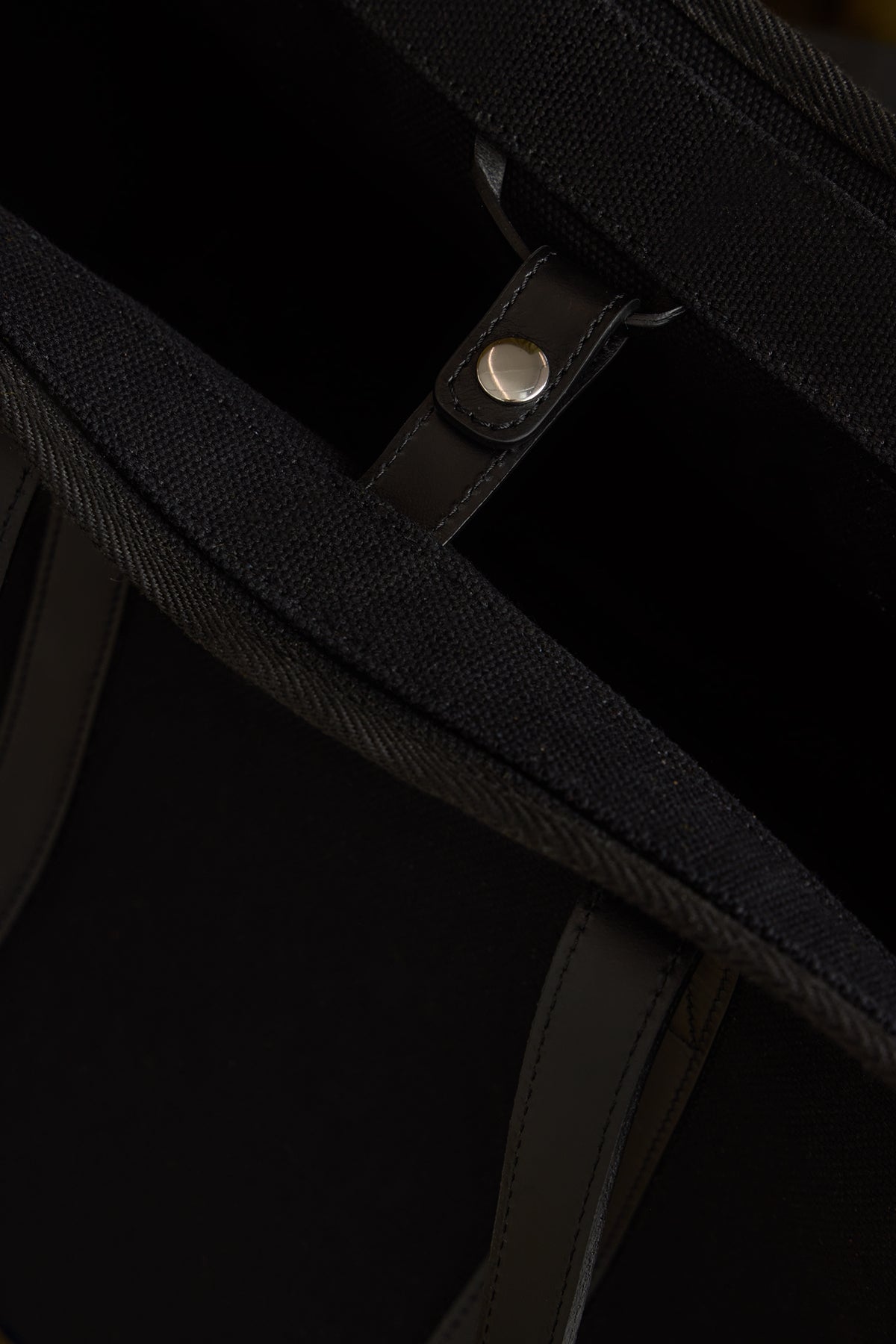 Canvas Tote in BLACK