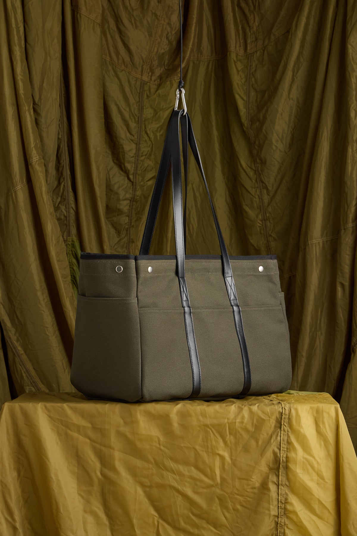 Canvas Tote in BLACK OLIVE