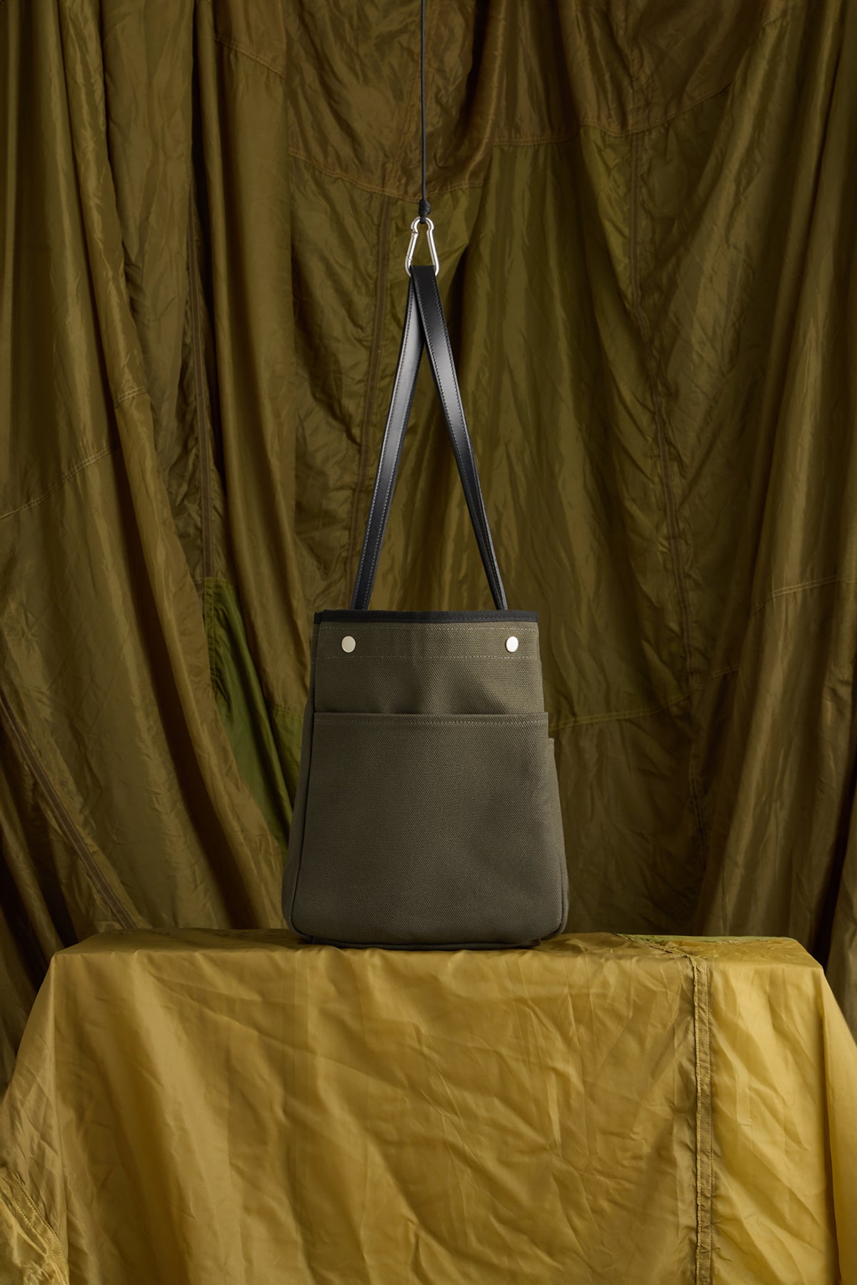 Canvas Tote in BLACK OLIVE