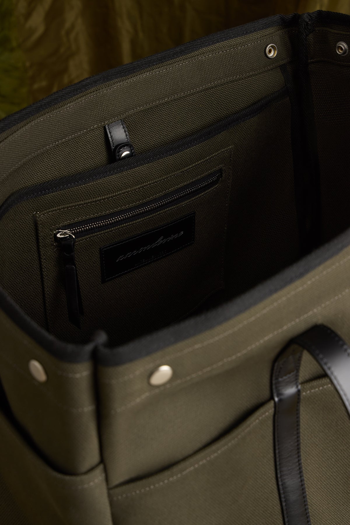 Canvas Tote in BLACK OLIVE