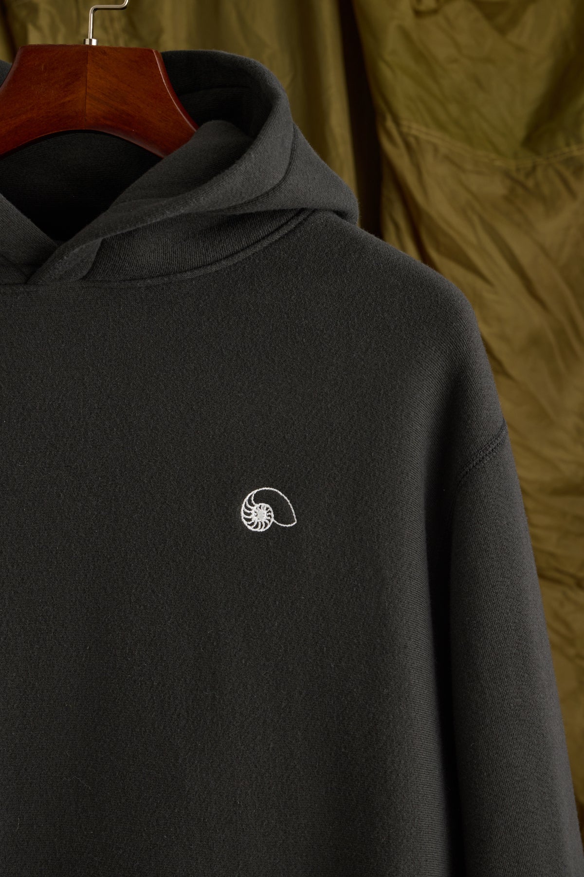Hooded Sweatshirt in Washed Black