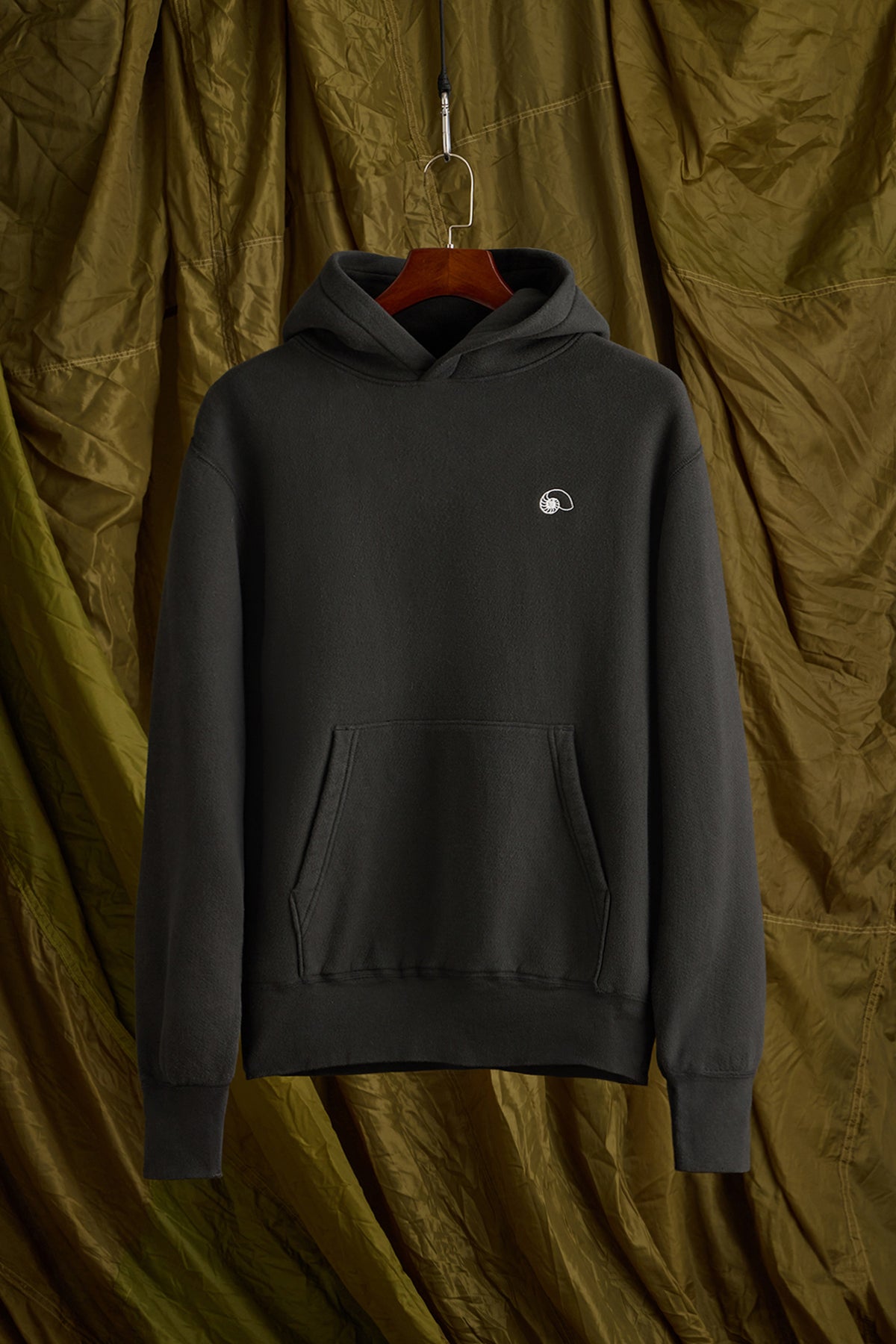 Hooded Sweatshirt in Washed Black