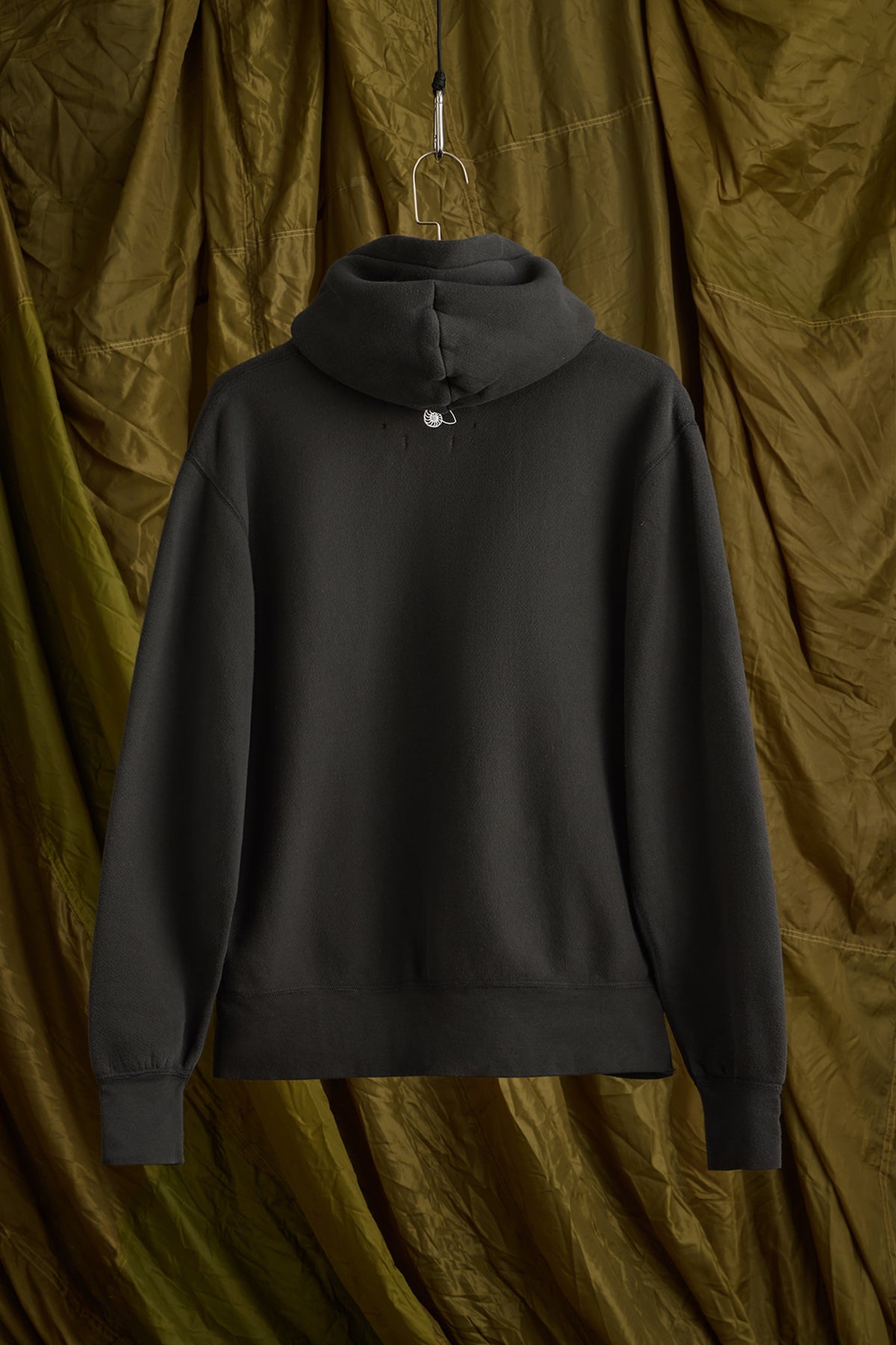 Hooded Sweatshirt in Washed Black