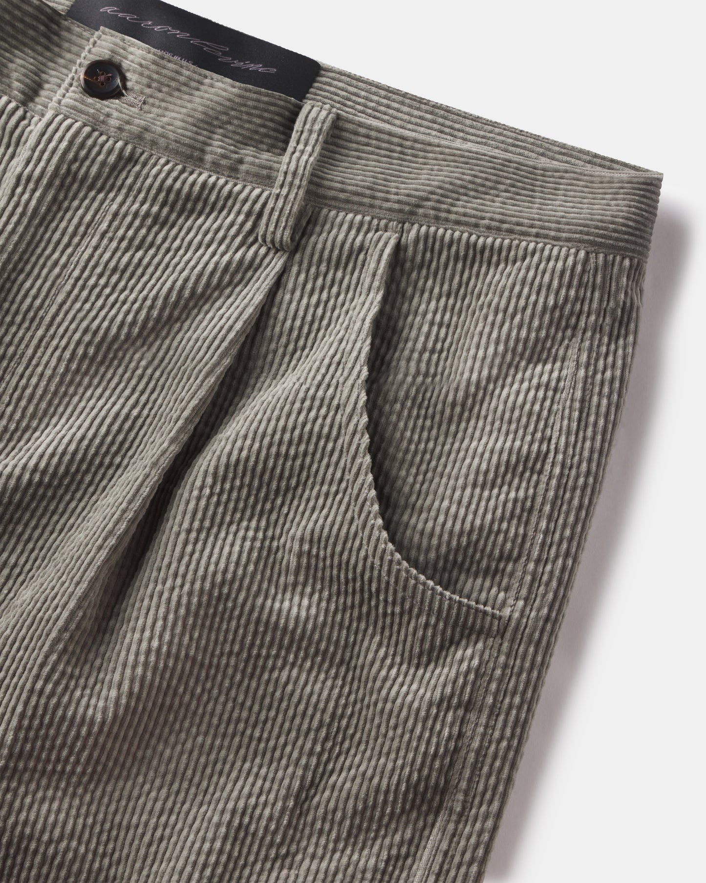 SINGLE PLEAT CORDUROY SHORT