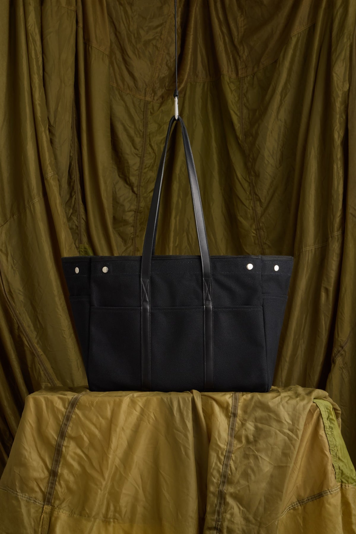 Canvas Tote in BLACK