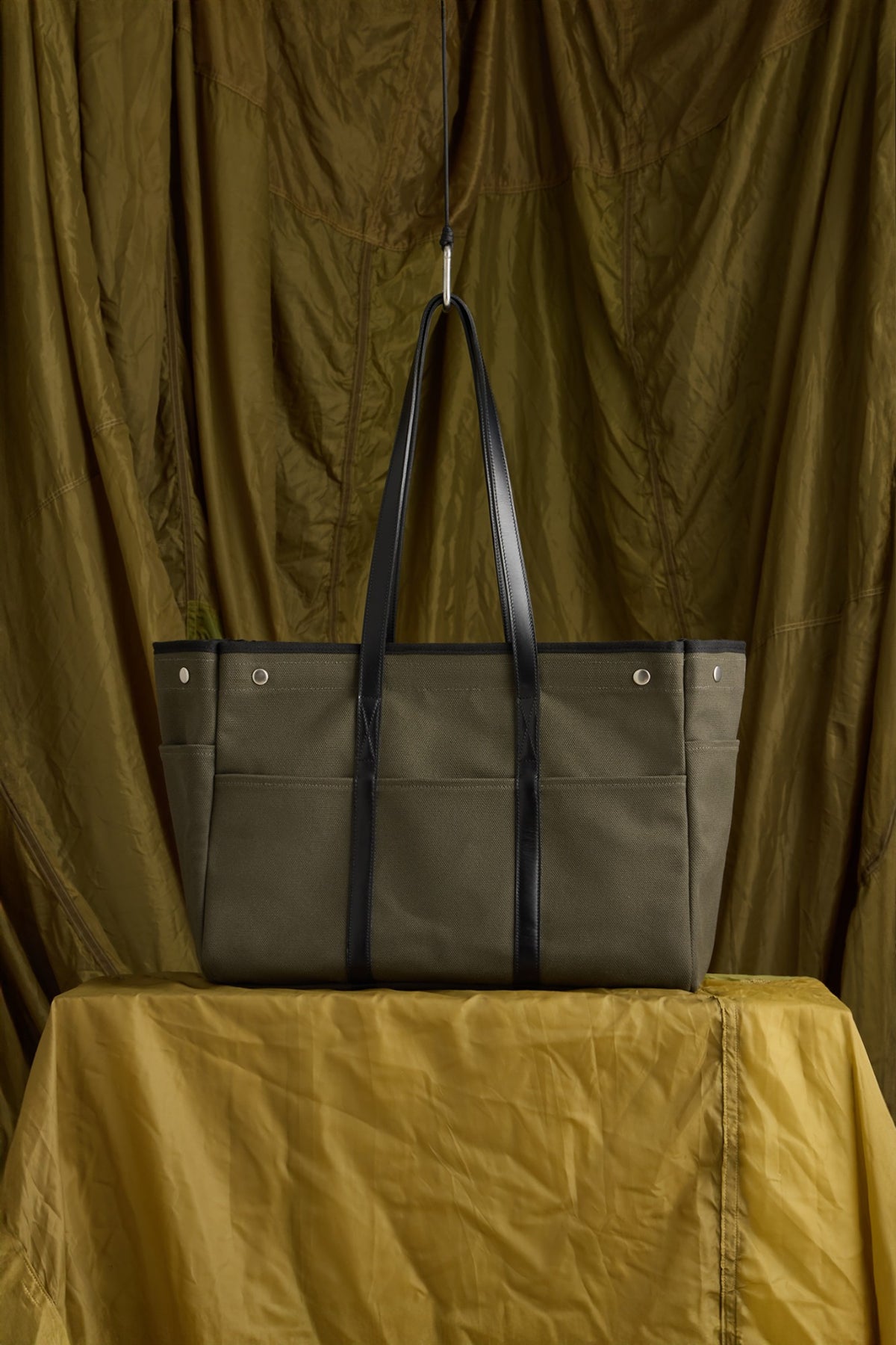 Canvas Tote in BLACK OLIVE